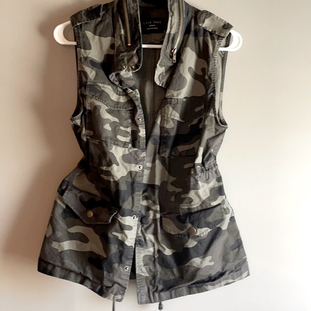 Camo vest Size M